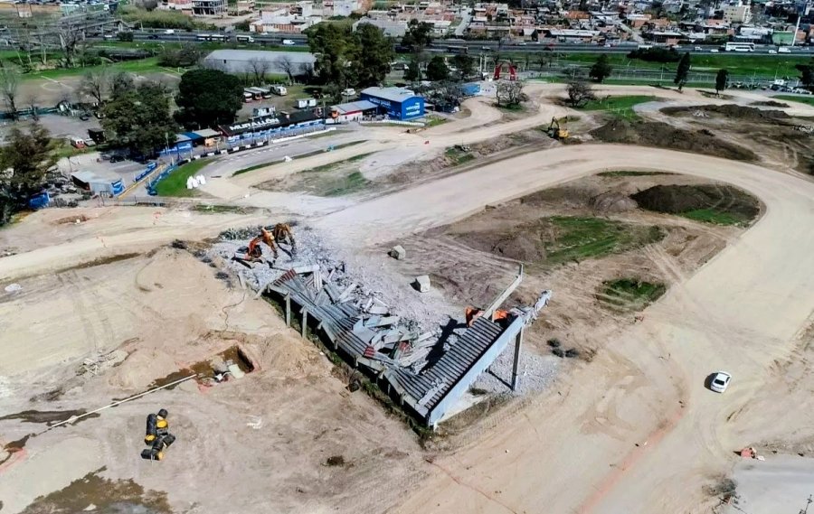 La hist&oacute;rica tribuna de la horquilla fue demolida.