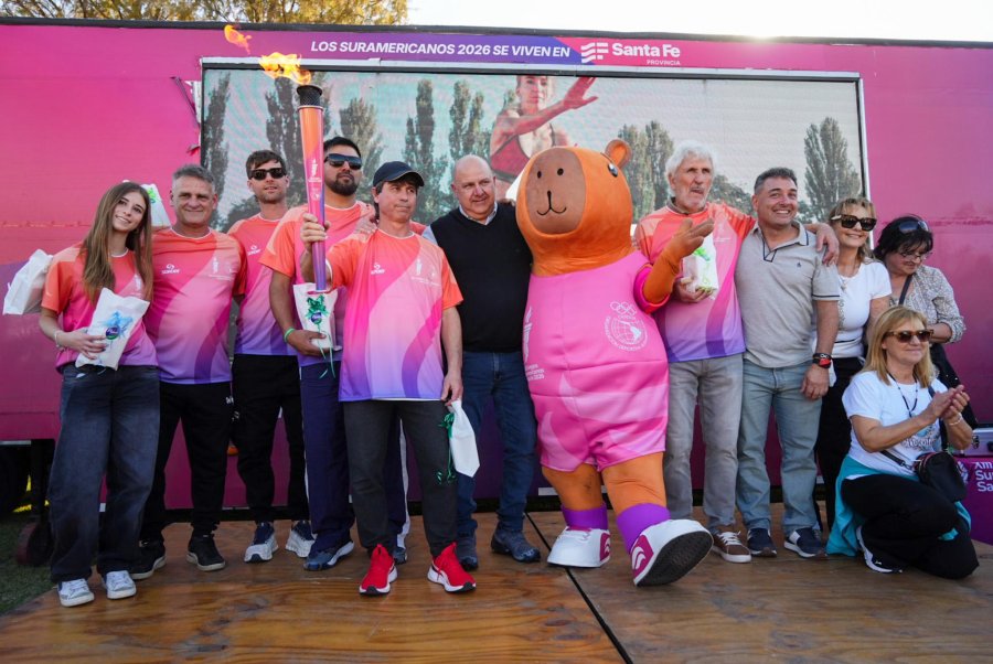 SIGUE EL RECORRIDO. El Fuego Suramericano lleg&oacute; a la localidad de Pujato y reuni&oacute; a vecinos, familias y deportistas que participaron de diversas actividades.