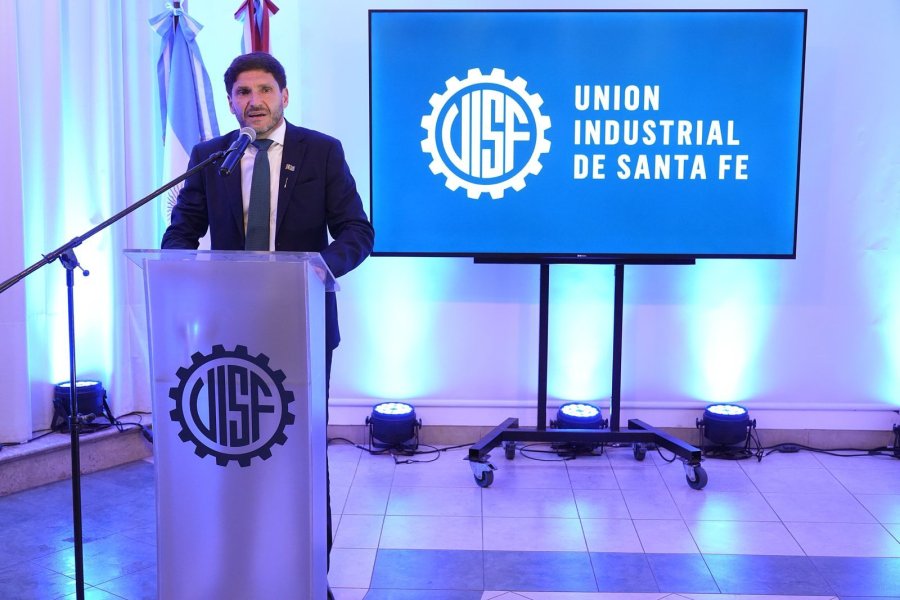 DISCURSO. Pullaro, en la ciudad de Santa Fe, durante el acto que se desarroll&oacute; hoy por el D&iacute;a de la Industria Argentina.