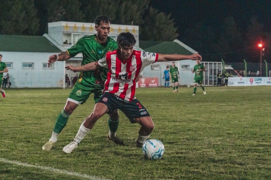 EL LE&Oacute;N NO PUDO CON ATL&Eacute;TICO TOSTADO