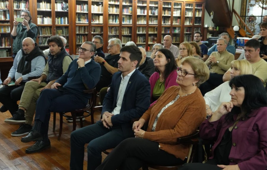 El diputado provincial Rub&eacute;n Galassi, el intendente Viotti y la presidenta del Concejo, Mabel Fossatti, entre otros. (FOTO NICO GRAMAGLIA)