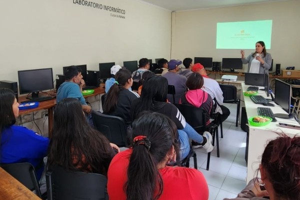El Municipio acompa&ntilde;a a ex lavacoches en su proceso de reconversi&oacute;n laboral