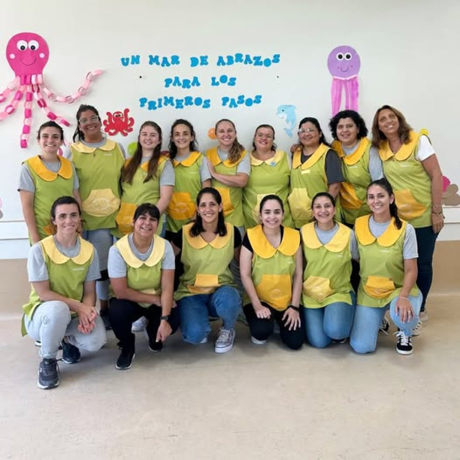 El cuerpo directivo y docente del organismo municipal.