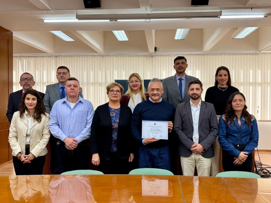 El director y actor Marcelo Allasino junto a los integrantes del Concejo Municipal en la sesi&oacute;n de este jueves. (FOTO PRENSA CONCEJO)