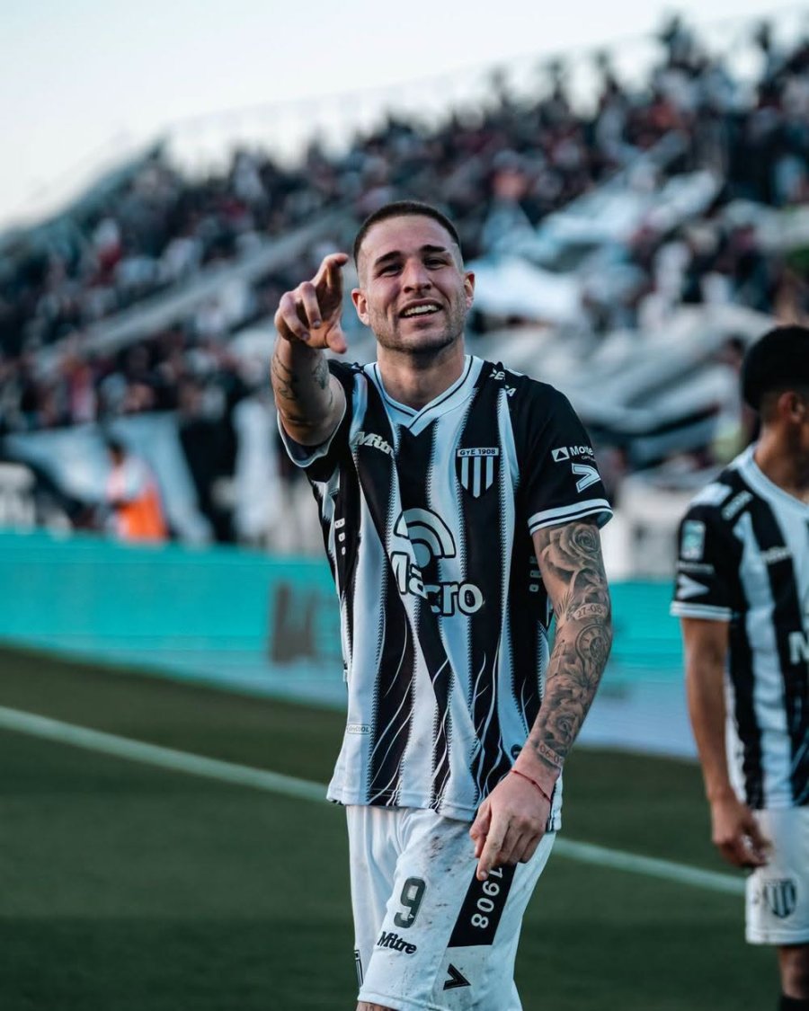 SE LO PIERDE. El goleador del torneo.