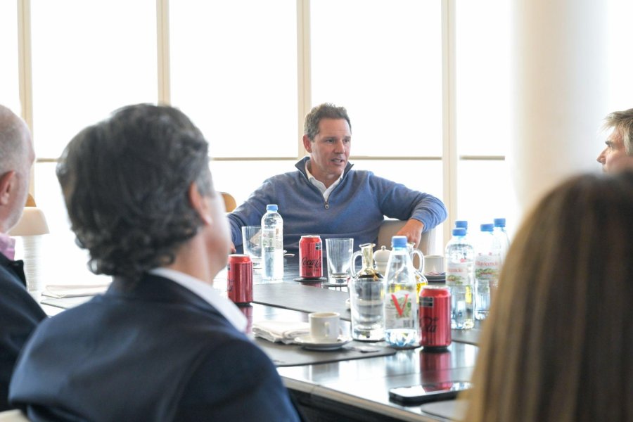 El presidente de Banco Macro, Jorge Brito, presidi&oacute; la reuni&oacute;n con desarrolladores inmobiliarios en la sede central de la entidad.