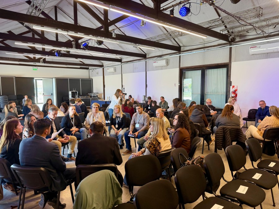 La jornada incluy&oacute; trabajo en la modalidad taller entre los concejales de los distintos municipios. (FOTO PRENSA CONCEJO RAFAELA)