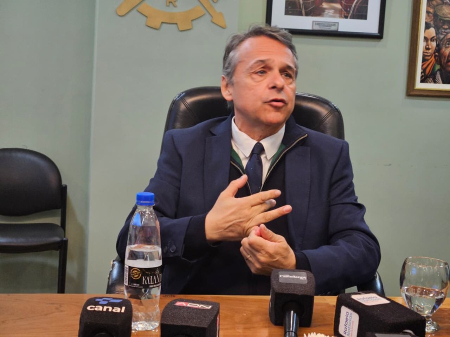 Giuliano sostuvo que las regiones deben construirse &ldquo;de abajo hacia arriba&rdquo;.