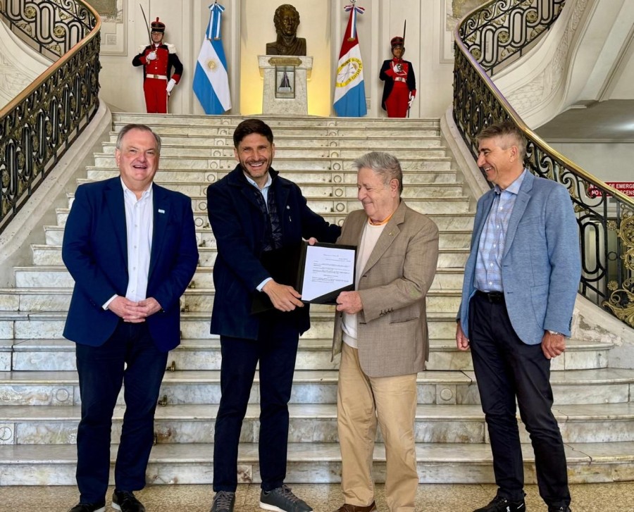 Pullaro recibi&oacute; este s&aacute;bado por la ma&ntilde;ana al expresidente Eduardo Duhalde.