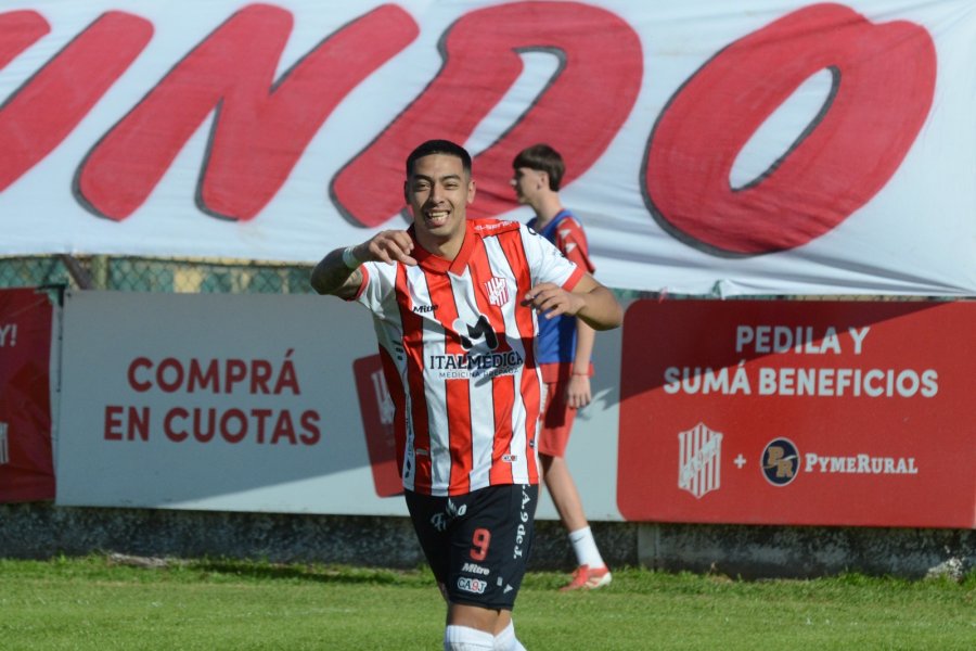 CARTA DE GOL. Laureano Troncoso es determinante para el Le&oacute;n.