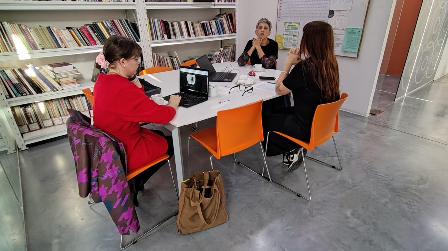 Este programa busca incentivar, difundir y promover el trabajo de las y los artistas j&oacute;venes de la ciudad.