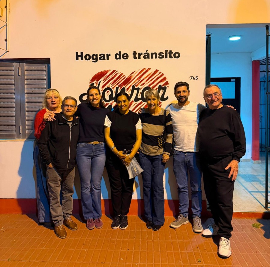 Osvaldo Minighini junto a integrantes de Honrar la Vida recibieron a los concejales Paz Caruso y Juan Senn.