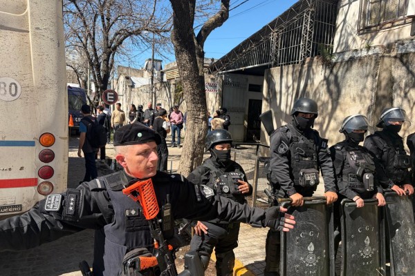 Trasladaron a 80 internos desde la Alcaid&iacute;a de Rafaela a la nueva c&aacute;rcel de Recreo