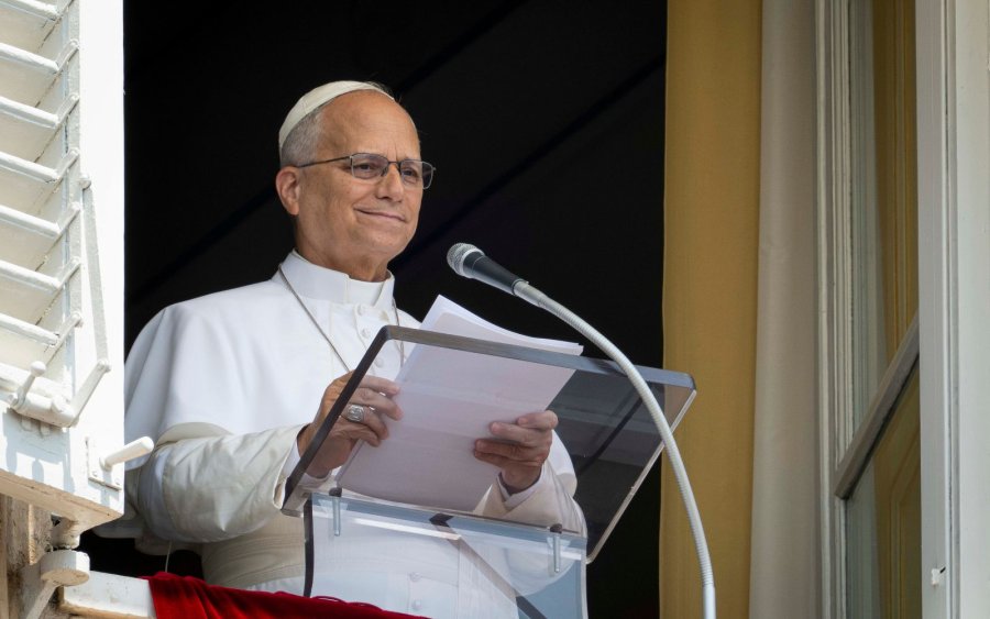 El Papa rez&oacute; el &Aacute;ngelus, asomado al balc&oacute;n del Palacio Apost&oacute;lico del Vaticano.