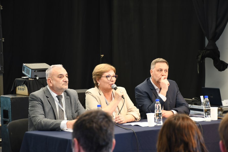 Alcides Calvo, Mabel Fossatti y Fernando Cattaneo en la apertura del encuentyro.