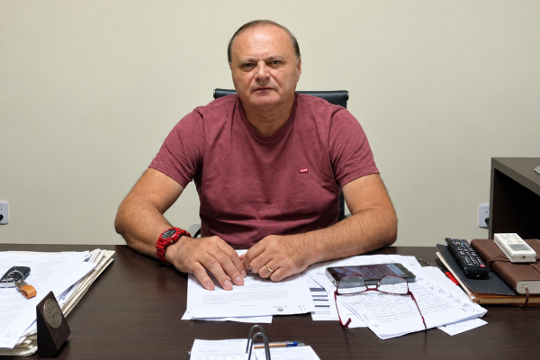 En el D&iacute;a del Metal&uacute;rgico, Oesquer afirm&oacute; que "los salarios han quedado por debajo de la l&iacute;nea de pobreza"