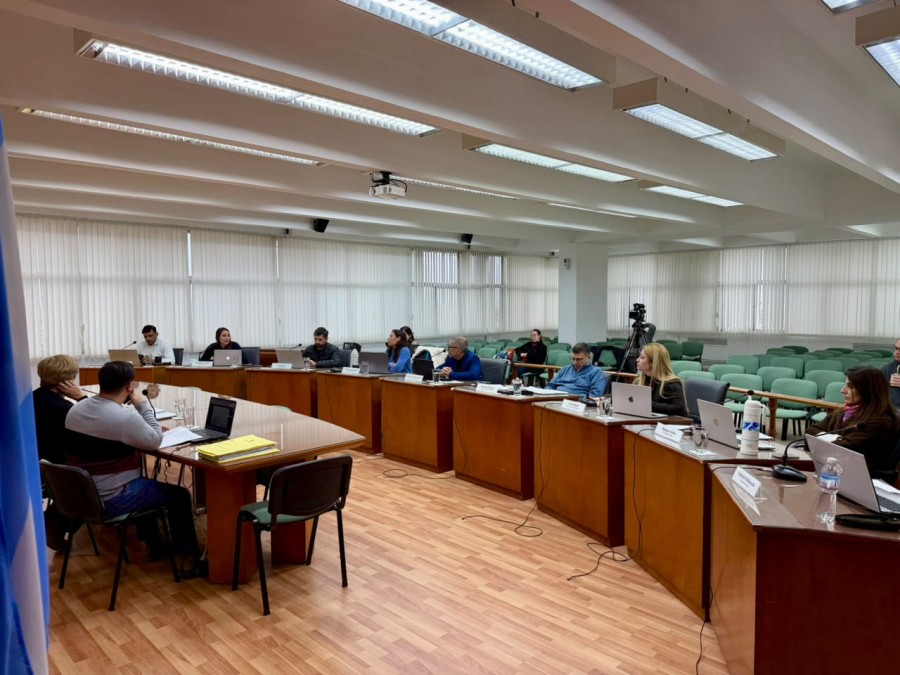 Los concejales durante la habitual reuni&oacute;n de comisiones de los lunes.