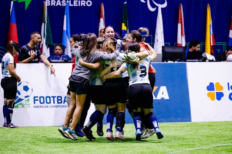 MERECIDO LOGRO. El premio a un gran esfuerzo del equipo argentino.