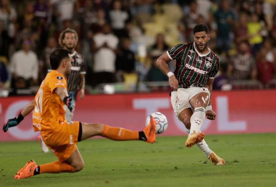 EL 2 A 0. Hulk convierte ante Cozzani.
