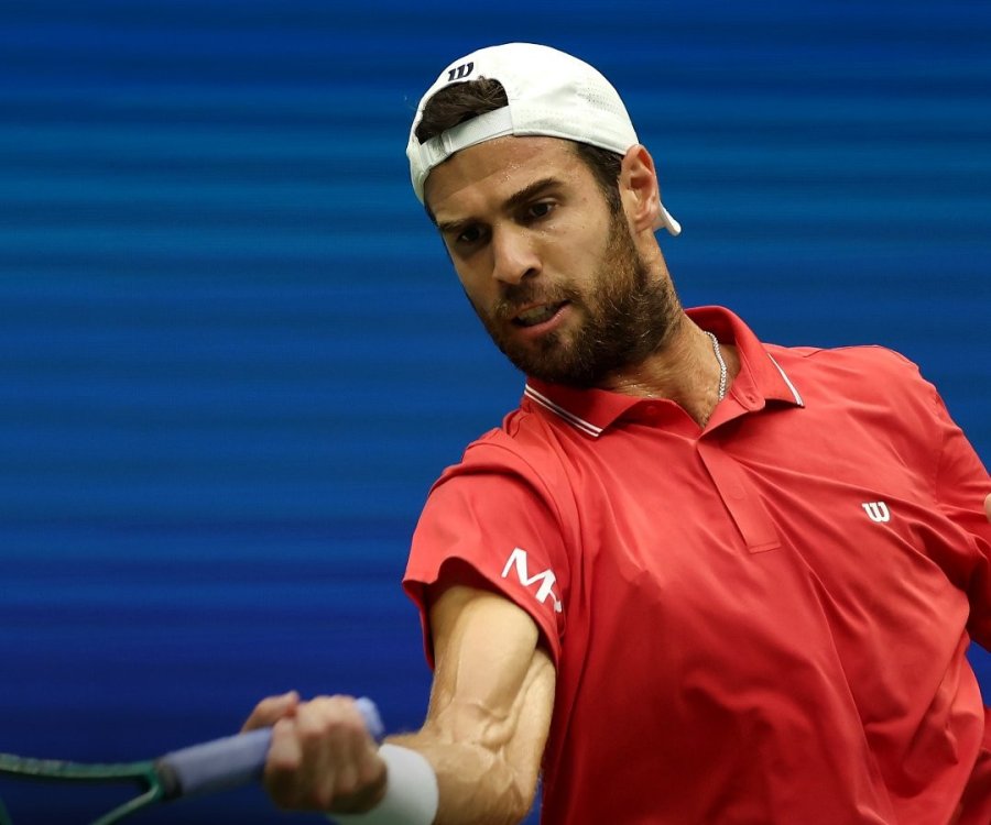 SE LE HIZO FACIL. El abandono de su rival le acort&oacute; el trabajo a Khachanov.
