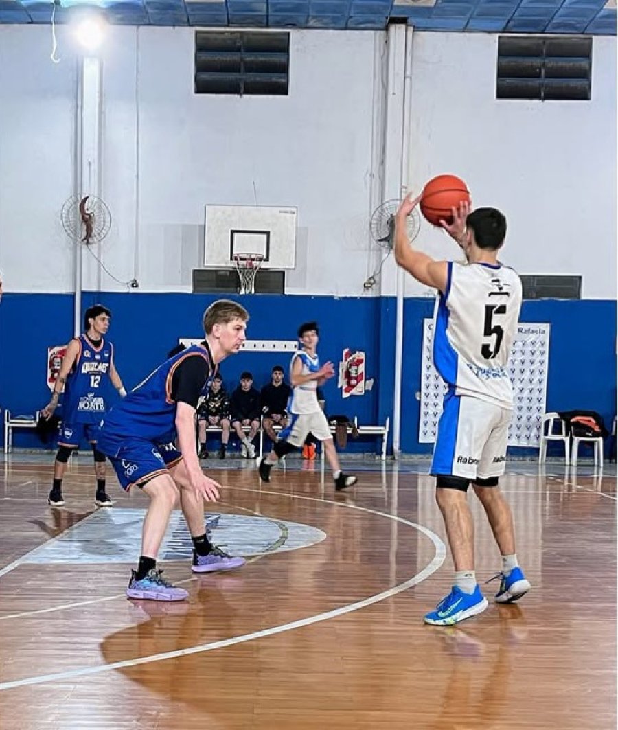BREVE PARATE. El Oficial de primera masculino ya jug&oacute; doce fechas.