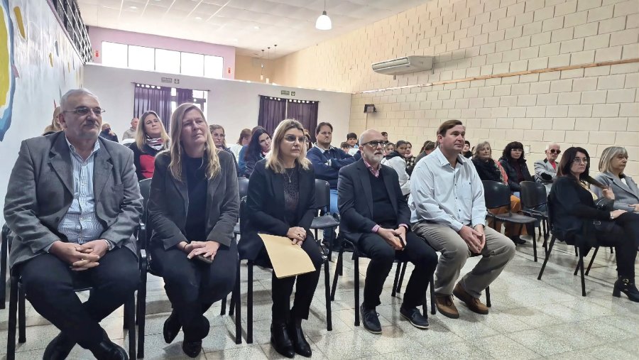 Vista parcial de los asistentes a la celebraci&oacute;n.