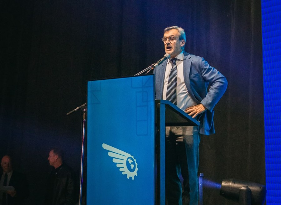 El presidente de la UIA, Gustavo Rappallini, al brindar su discurso durante el foro industrial en Esperanza. (FOTO PRENSA FISFE)