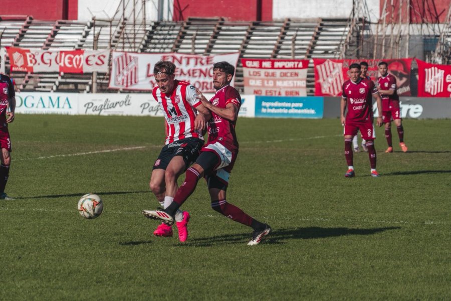 DELANTERO. Enzo Abondetto, uno de los atacantes del Le&oacute;n.