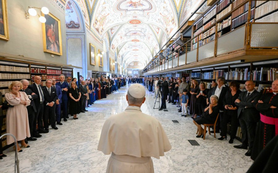 El Papa Le&oacute;n XIV asiste a la inauguraci&oacute;n de la exposici&oacute;n "AQVA: Cat&aacute;strofe y maravilla", 14 de septiembre de 2026.