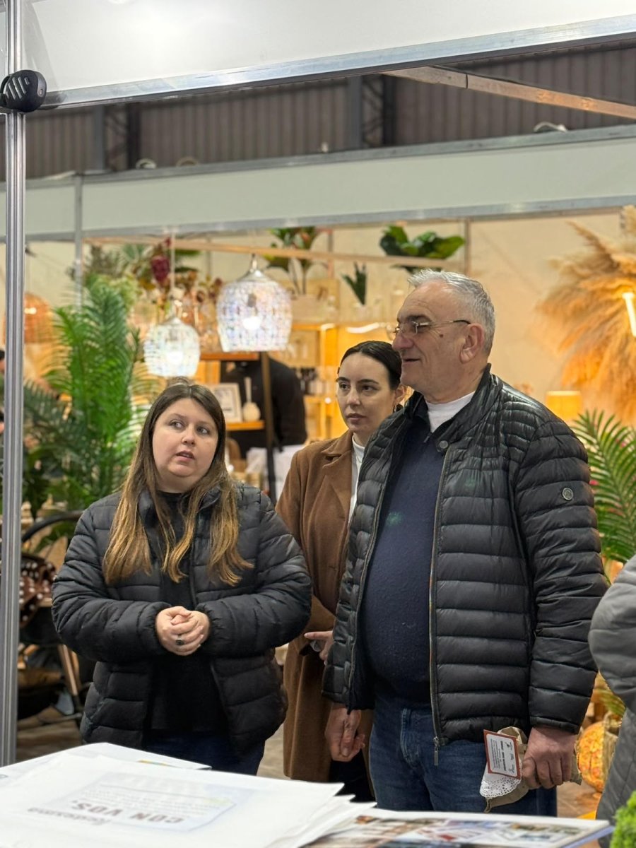 Un momento de la visita a la muestra.