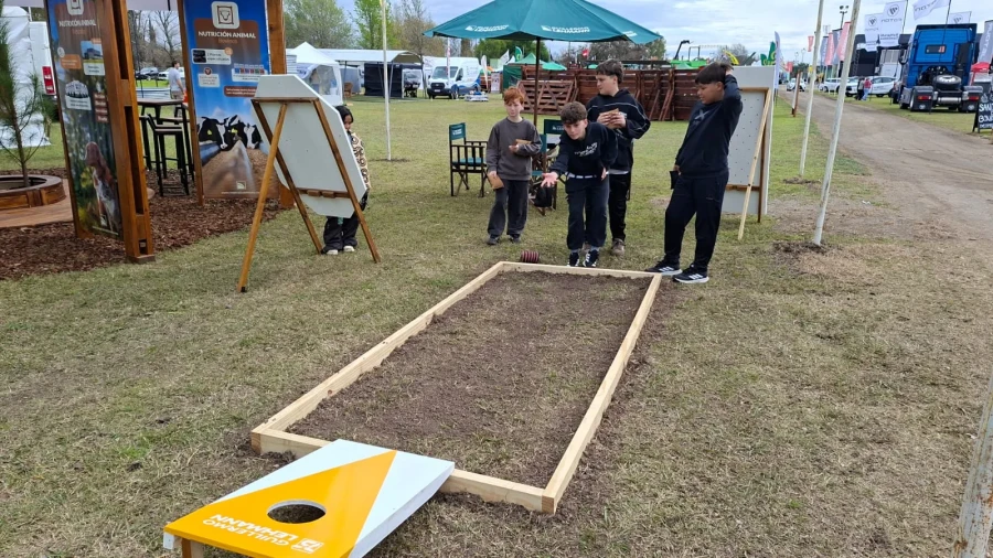 El stand institucional de la Cooperativa Guillermo Lehmann incluy&oacute; un &aacute;rea de entretenimiento y juegos para los m&aacute;s chicos de las familias. (FOTO CGL)