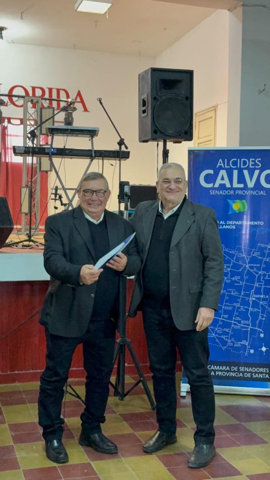 Gabriel Bono y Alcides Calvo durante el momento protocolar.