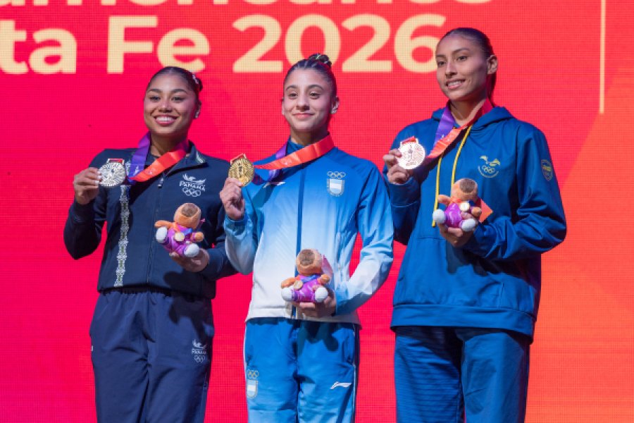 APORTE RAFAELINO. Emilia Acosta en la premiaci&oacute;n de ayer por el oro en Salto.