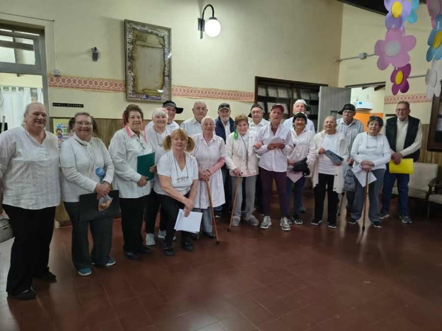 El grupo que dio vida a la pieza teatral.
