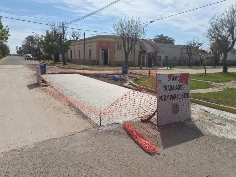 La equina que está siendo reparada.