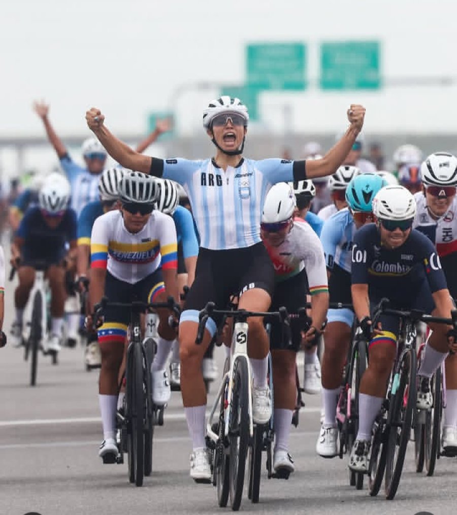 BRAZOS EN ALTO. La mendocina se llev&oacute; una gran victoria.