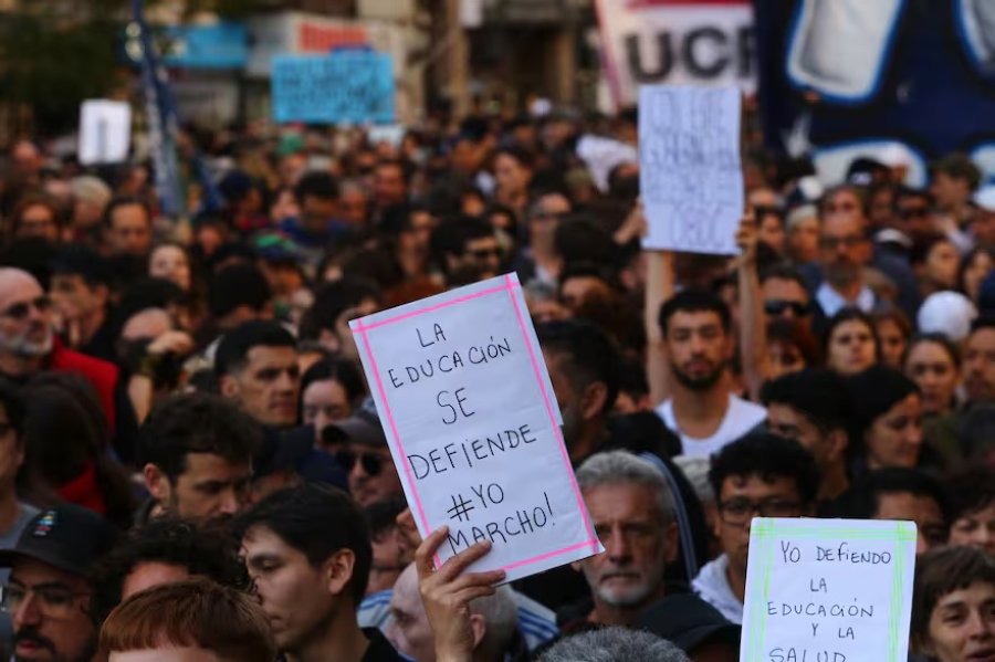 CONFLICTO SIN FIN. Los gremios universitarios endurecen el plan de lucha y el martes volver&aacute;n a realizar una nueva medida de fuerza.