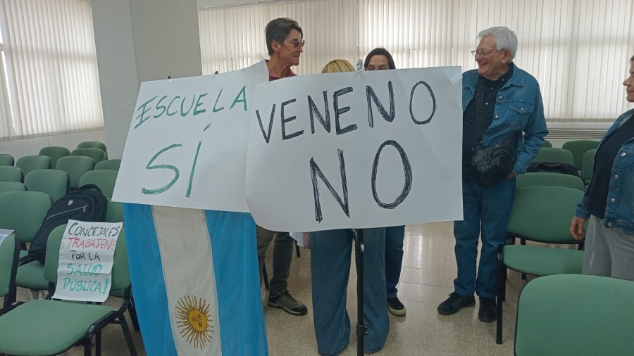 Un grupo de ambientalistas particip&oacute; tambi&eacute;n de la charla de la Dra. Aiassa en el Concejo Municipal de Rafaela.