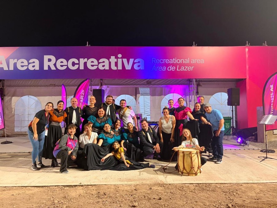 Noche de folklore en la villa suramericana.