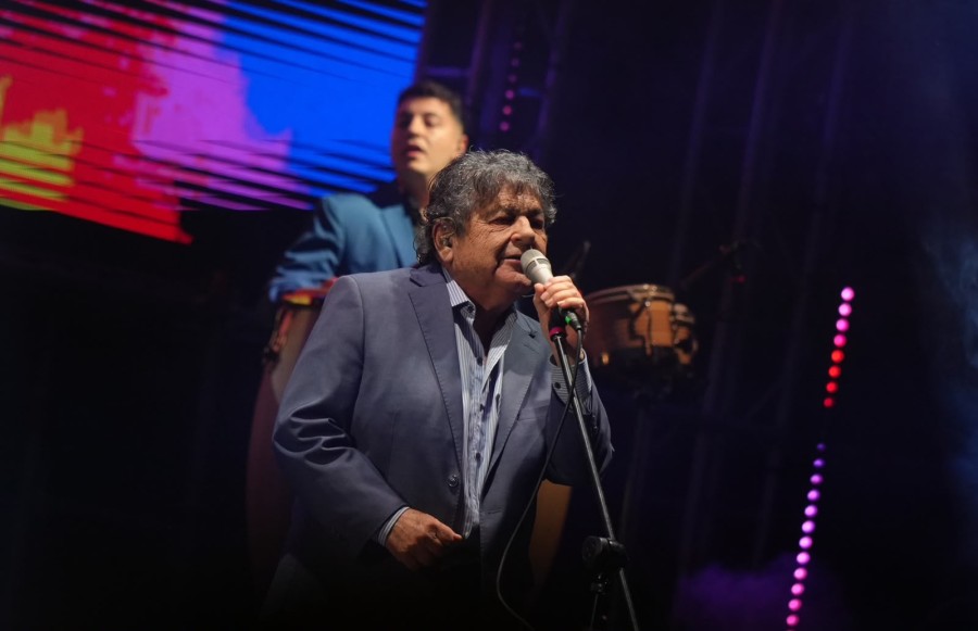 Gran noche de Cacho en Rafaela.