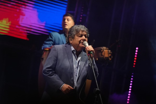 Cacho Deicas hizo vibrar el Fan Fest del Distrito Joven