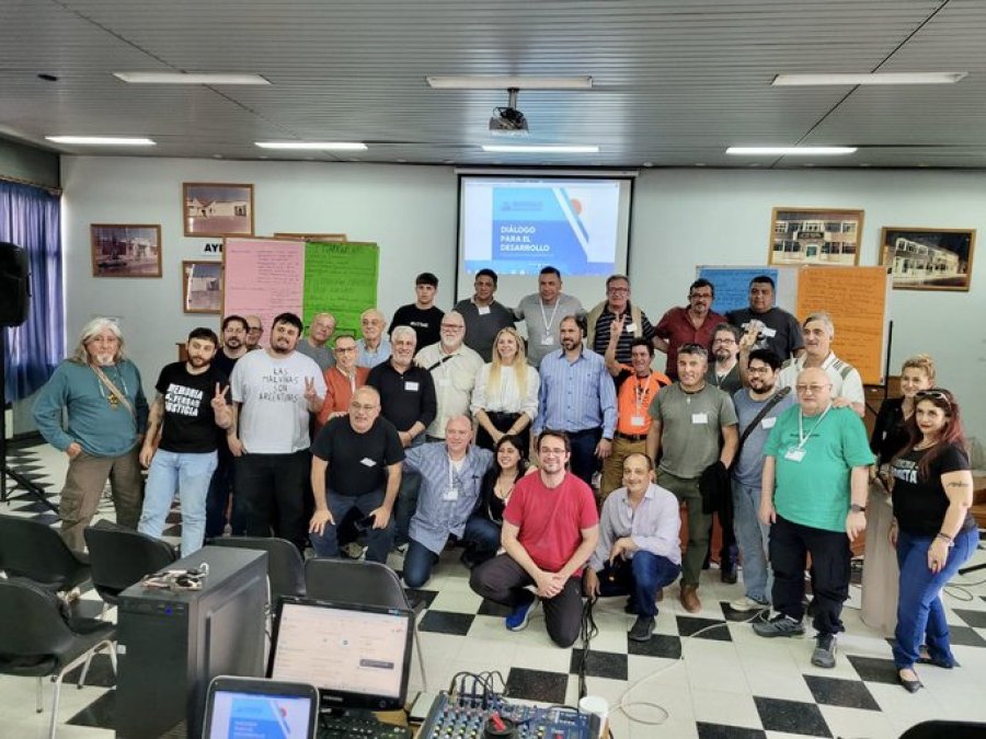 El grupo de participantes del encuentro con Sacnun en la sede del Sindicato de la Carne de Rafaela. (FOTO PRENSA SACNUN)