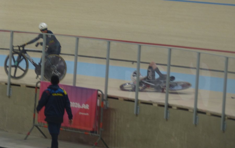 CAIDA. Interrumpi&oacute; la carrera durante unos minutos.