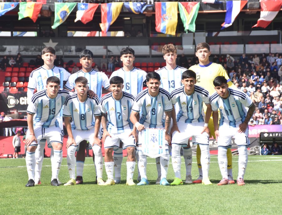 A SEMIFINALES. Sufriendo, pero Argentina clasific&oacute;.