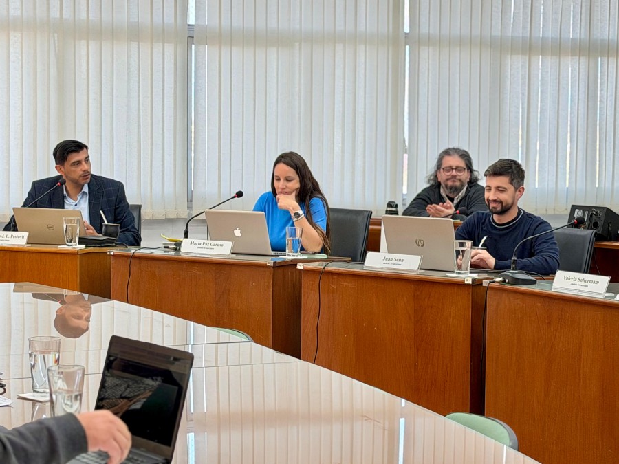 Maximiliano Postovit, Paz Caruso y Juan Senn, del bloque de concejales del PJ, son autores de los tres proyectos que recibieron despacho de comisi&oacute;n.