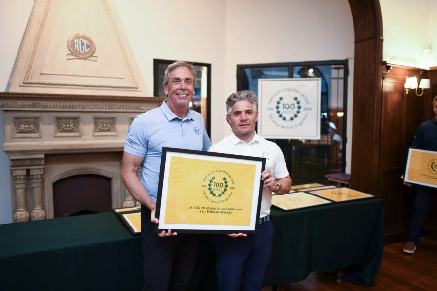 Nicol&aacute;s Rivarossa (derecha) particip&oacute; de la celebraci&oacute;n de la Asociaci&oacute;n Argentina de Golf en Rosario.