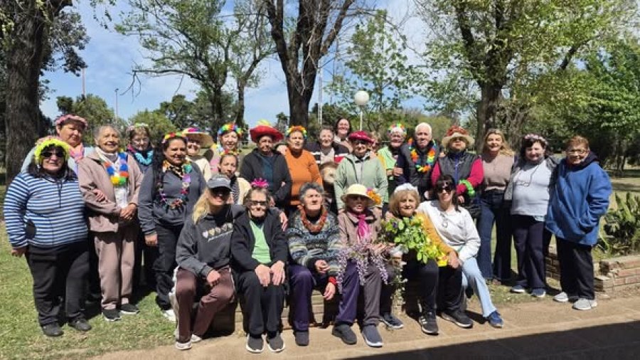 El alegre grupo que recibi&oacute; la primavera.