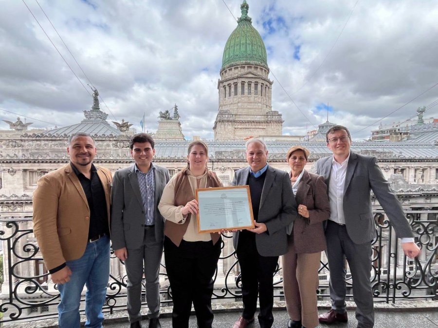 Pablo Far&iacute;as con la delegaci&oacute;n de Zen&oacute;n Pereyra.