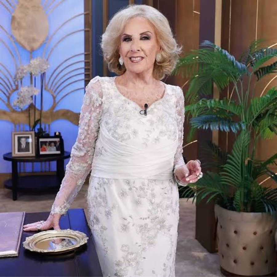 Mirtha Legrand fue internada por un cuadro de bronquitis.