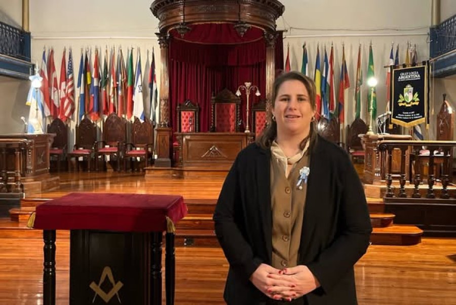 Ver&oacute;nica Gallo en la sede de la Gran Logia.